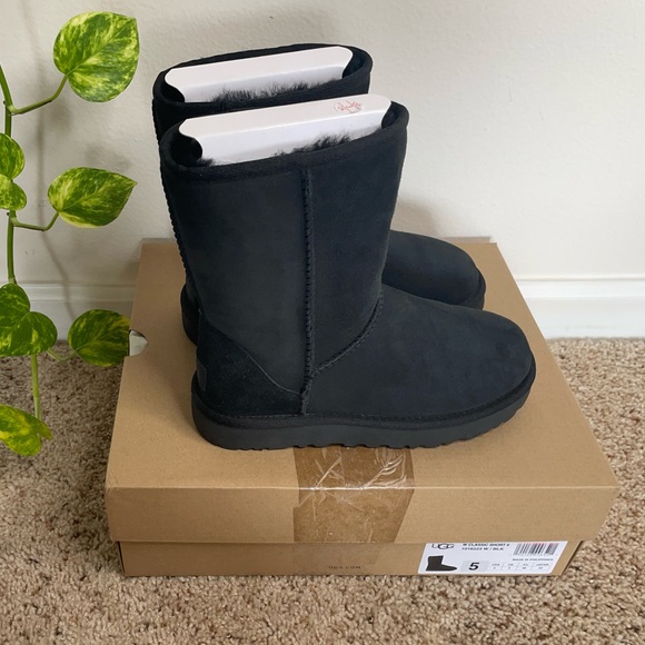 🥾 UGG Classic Short II - Picture 3 of 6